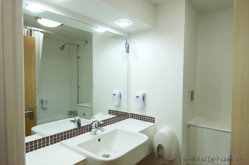 Premier Inn Tewkesbury Ngoại thất bức ảnh