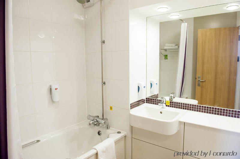 Premier Inn Tewkesbury Ngoại thất bức ảnh