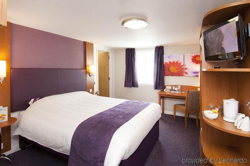 Premier Inn Tewkesbury Ngoại thất bức ảnh