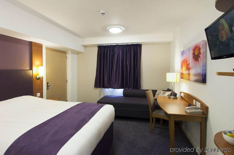 Premier Inn Tewkesbury Ngoại thất bức ảnh